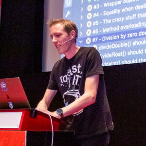 Hanno Embregts speaking on the JFall 2021